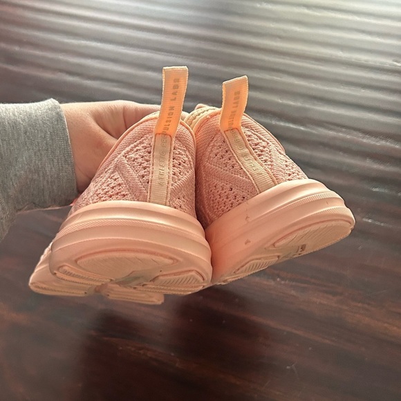 APL Techloom Phantom Sneakers in Faded Peach Size 9.5 $185 - Picture 7 of 11